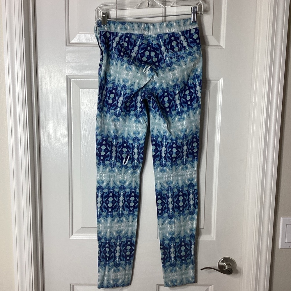 H&M Blue and White Patterned Pull On Leggings Sz 4